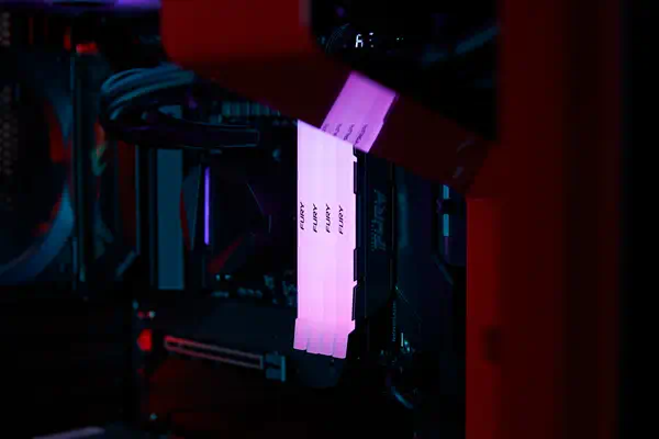 16 Go 3600 MT/s DDR4 CL16 DIMM 1Gx8 FURY Renegade RGB - Kingston - Mémoire - visuel 8