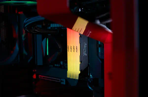 16 Go 3600 MT/s DDR4 CL16 DIMM 1Gx8 FURY Renegade RGB - Kingston - Mémoire - visuel 6