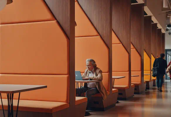 Écouteurs noir charbon Poly Voyager Free 60 UC M +adaptateur USB-C BT700 + étui de charge de base - HP - Casque Micro - visuel 4