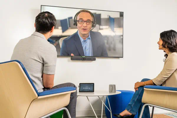 Barre de visioconférence tout-en-un Poly Studio X30 avec Poly - visuel 1 - hello RSE - Poly DirectorAI