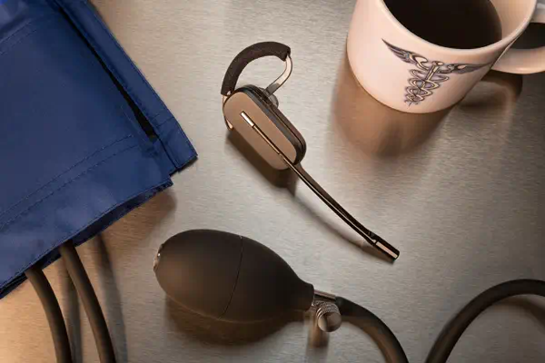 Micro-casque Poly CS540A avec levier décroché du combiné Poly - visuel 1 - hello RSE - Technologie SoundGuard