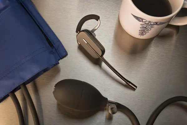 Micro-casque Poly CS540A avec levier décroché du combiné Poly - visuel 1 - hello RSE - Technologie SoundGuard