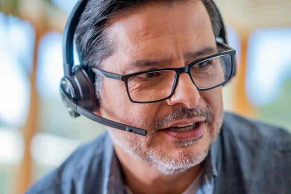 Micro-casque Poly Savi 8220 DECT UC USB-A 1 Poly - visuel 1 - hello RSE - Connectivité aisée