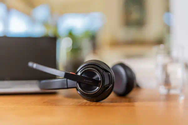 Micro-casque Poly Savi 8220 Office stéréo DECT 1 Poly - visuel 1 - hello RSE - Assurez la confidentialité de vos conversations