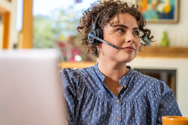 Micro-casque Poly Savi 8210 Office DECT 1 880-1 Poly - visuel 1 - hello RSE - Assurez la confidentialité de vos conversations