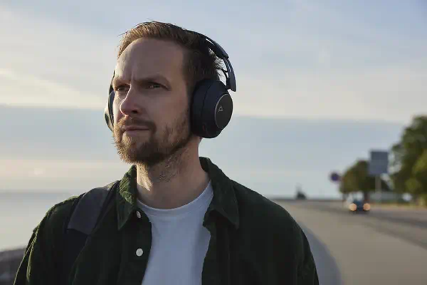 Micro-casque Poly Voyager Surround 85 UC USB-C + adaptateur USB-C/A + base de chargement - HP - Casque Micro - visuel 7