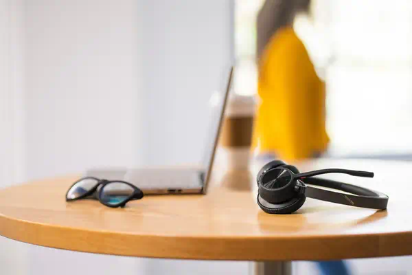 Micro-casque Poly Voyager 4320 USB-C +dongle BT700 - Casque Micro - visuel 8