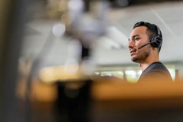 Micro-casque Poly Voyager 4320 certifié Microsoft Teams USB-C Poly - visuel 1 - hello RSE - Mode USB filaire