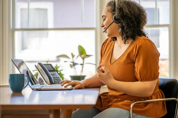 Micro-casque Poly Voyager 4320 certifié Microsoft Teams USB-C Poly - visuel 1 - hello RSE - C'est vous qui décidez