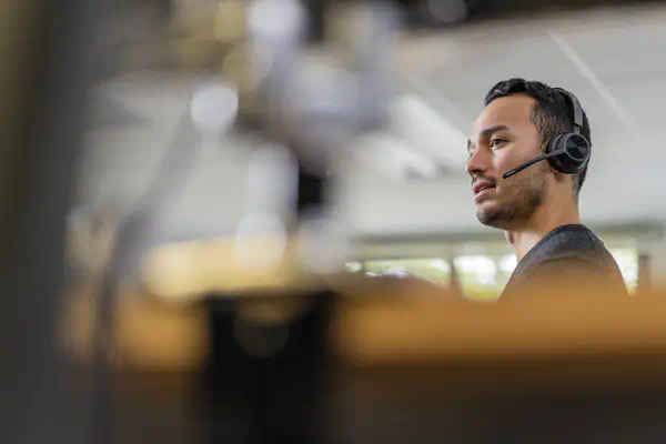 Micro-casque Poly Voyager 4320 certifié Microsoft Teams USB-C +dongle BT700 - HP - Casque Micro - visuel 4