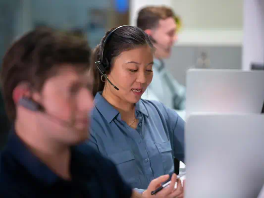 Micro-casque Poly Voyager 4245-M Office + câble USB-A Poly - visuel 1 - hello RSE - Moins d'erreurs et moins de répétitions signifient une meilleure expérience client