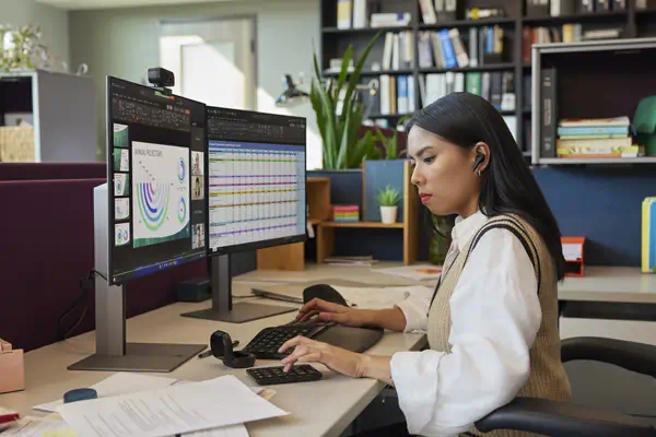 Étui de chargement écran tactile noir Poly Voyager Free 60+ UC pour BT700 adaptateur USB-A - HP - Accessoire Divers - visuel 1