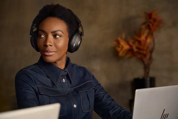 Micro-casque Poly Voyager Surround 80 UC USB-C + adaptateur USB-C/A - HP - Casque Micro - visuel 5