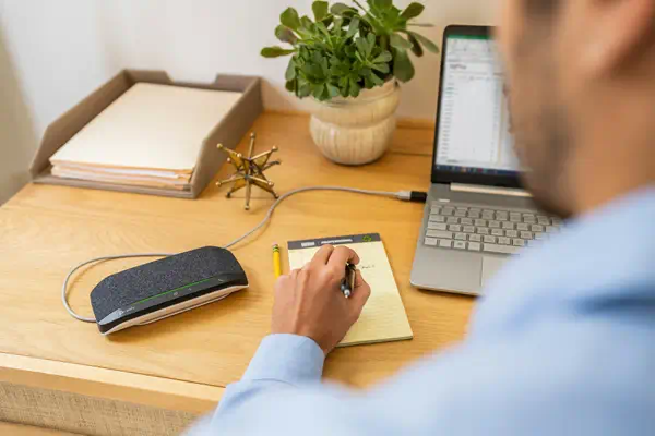 Haut-parleur Poly Sync 10 USB-A USB-C Poly - visuel 1 - hello RSE - Commandes tactiles