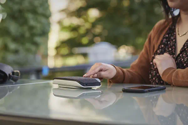 Poly Sync 20+ USB-C Speakerphone Poly - visuel 1 - hello RSE - Ensemble de trois microphones