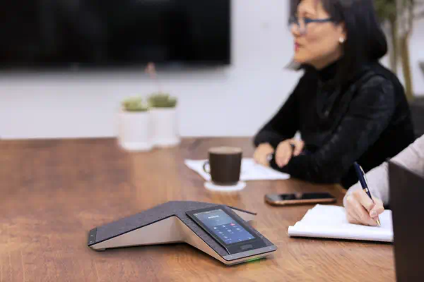 Téléphone de conférence IP Poly Trio C60 pour Microsoft Teams, radio complète et compatible PoE - Visioconférence - visuel 3