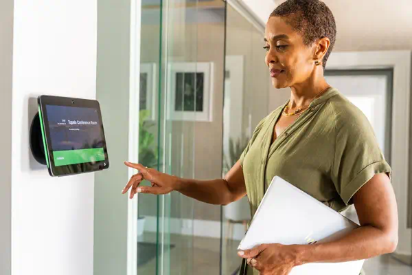 HP Poly Fixation murale Poly TC10 noir - Visioconférence - visuel 3