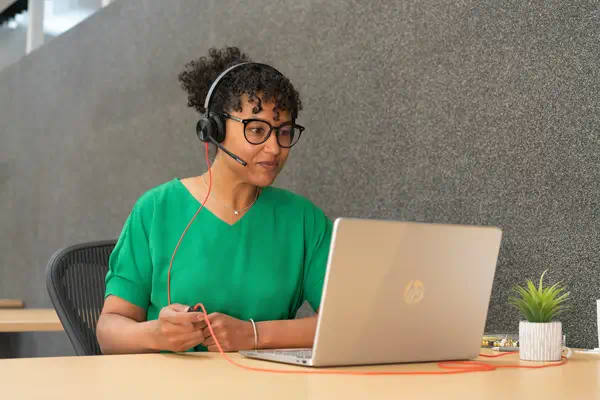 Micro-casque Poly Blackwire 8225 stéréo USB-C certifié Microsoft Teams + adaptateur USB-C/A - Casque Micro - visuel 10