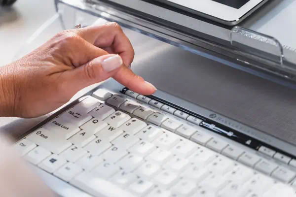 BakkerElkhuizen S-board 840 clavier Bureau USB AZERTY Français BakkerElkhuizen - visuel 1 - hello RSE - Une taille compacte pour plus d'ergonomie.
