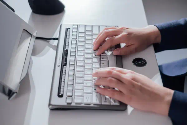 BakkerElkhuizen S-board 840 clavier Bureau USB AZERTY Français BakkerElkhuizen - visuel 1 - hello RSE - Une sensation de frappe silencieuse et confortable.