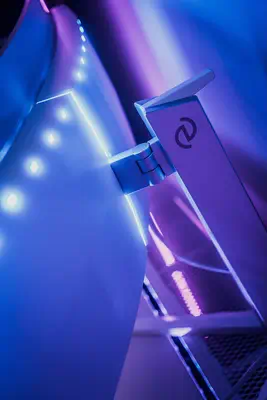 Philips Evnia 8000 49M2C8900/00 écran plat de PC Philips - visuel 1 - hello RSE - La faible latence réduit le temps de réponse entre les périphériques et le moniteur