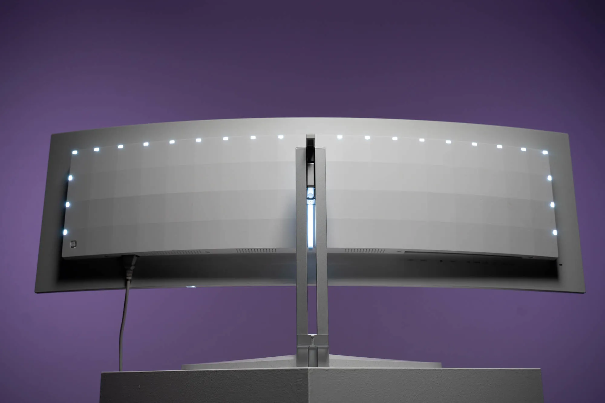 Philips Evnia 8000 49M2C8900/00 écran plat de PC Philips - visuel 1 - hello RSE - Connectez votre ordinateur portable avec un seul câble USB-C