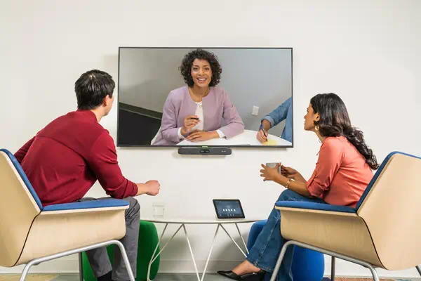 Barre de visioconférence tout-en-un Poly Studio X30 avec Poly - visuel 1 - hello RSE - Performances de qualité professionnelle