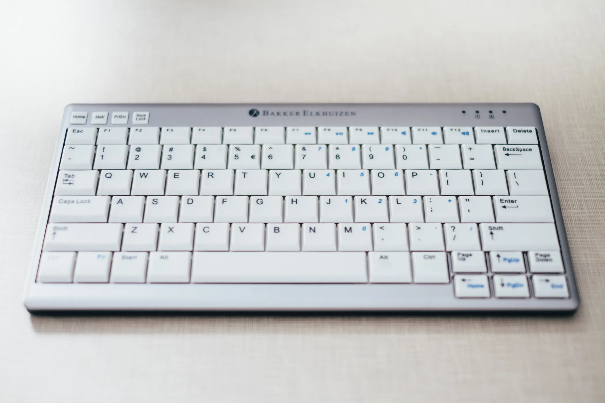 BakkerElkhuizen UltraBoard 950 - Clavier BakkerElkhuizen - visuel 1 - hello RSE - Forme spéciale des touches.