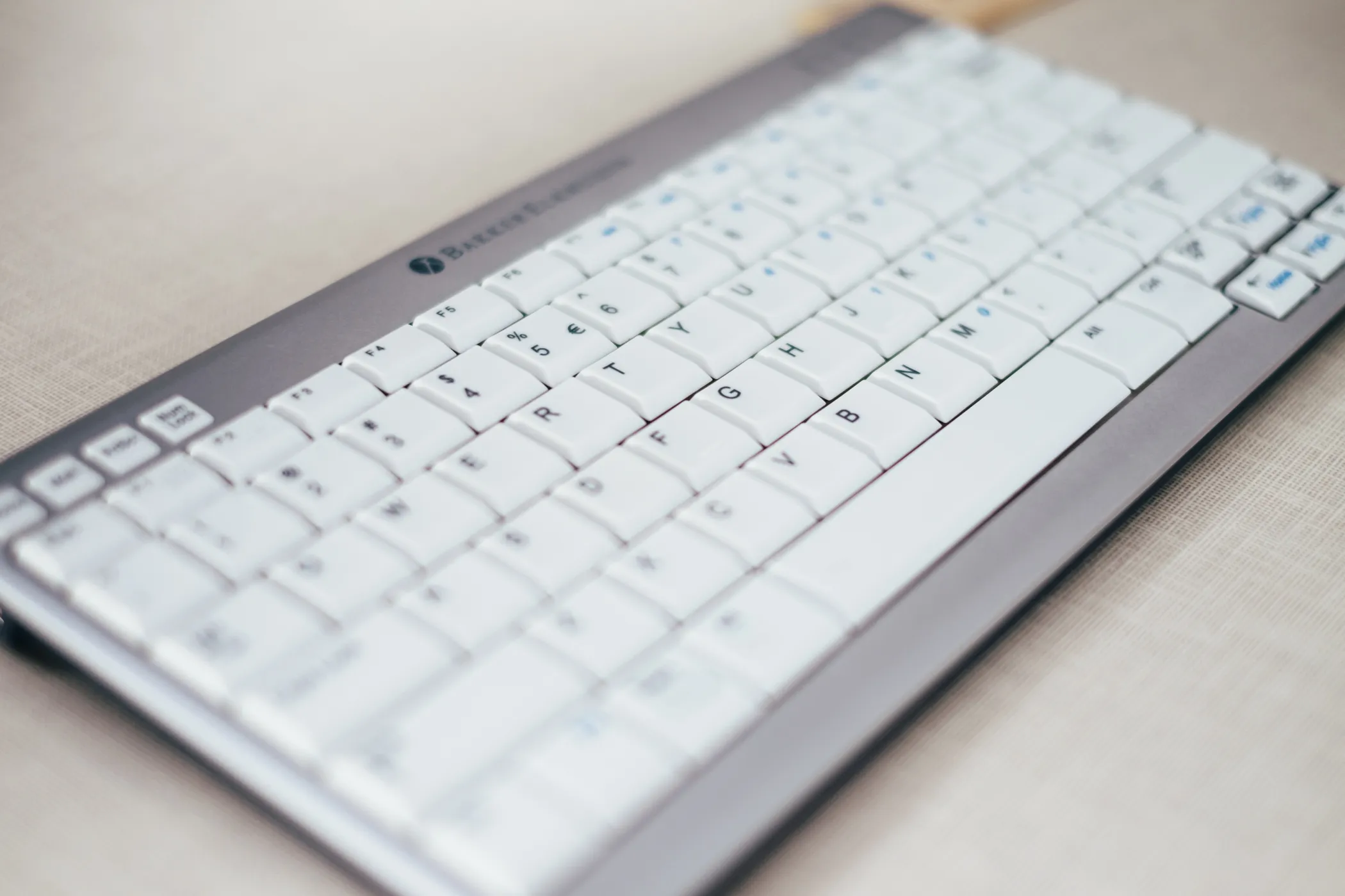 BakkerElkhuizen UltraBoard 950 - Clavier BakkerElkhuizen - visuel 1 - hello RSE - Une frappe confortable et silencieuse.
