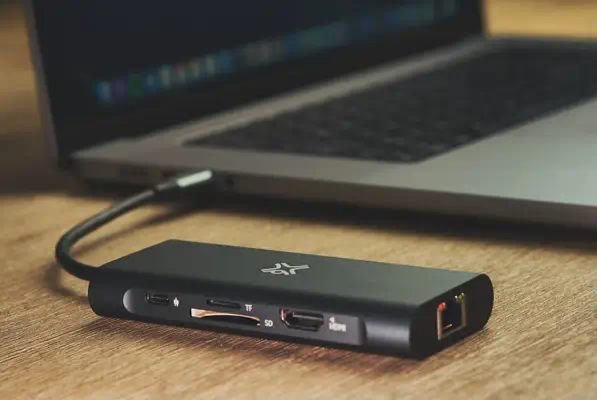 XtremeMac XWH-HUB8-13 hub & concentrateur USB Type-C 40000 XtremeMac - visuel 1 - hello RSE - Alimentation améliorée