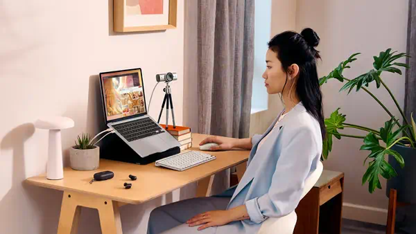 Logitech 960-001554 webcam 3840 x 2160 pixels USB 3.2 Gen 1 (3.1 Gen 1) Gris - Webcam - visuel 8