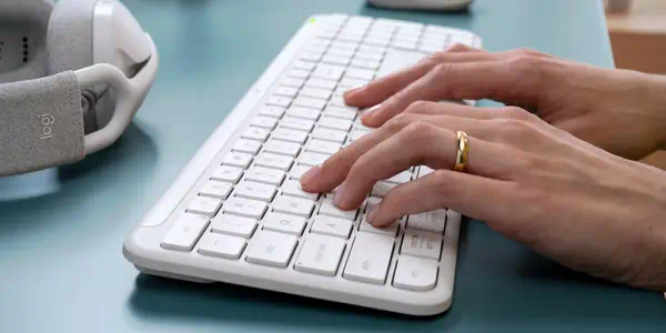 Logitech Signature Slim K950 Logitech - visuel 1 - hello RSE - Des performances fiables