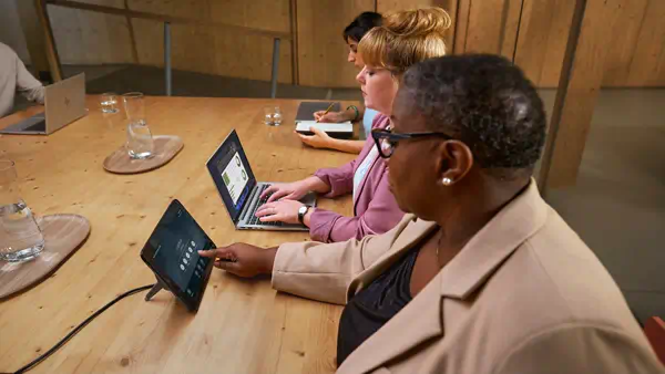 HP EliteBook 860 G11 Intel Core Ultra 5 125U Ordinateur portable 40,6 cm (16") WUXGA 16 Go DDR5-SDRA - PC Portable - visuel 8