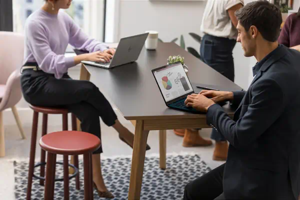 HP EliteBook 830 G11 Intel Core Ultra 7 155U Ordinateur portable 33,8 cm (13.3") WUXGA 16 Go LPDDR5x - PC Portable - visuel 9