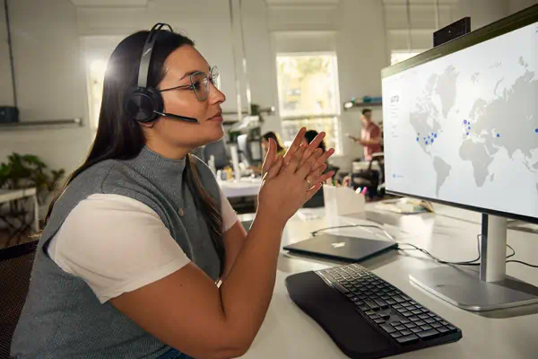 Micro-casque Poly Voyager Focus 2 USB-C-C certifié Microsoft Teams + adaptateur USB-C/A - HP - Casque Micro - visuel 8