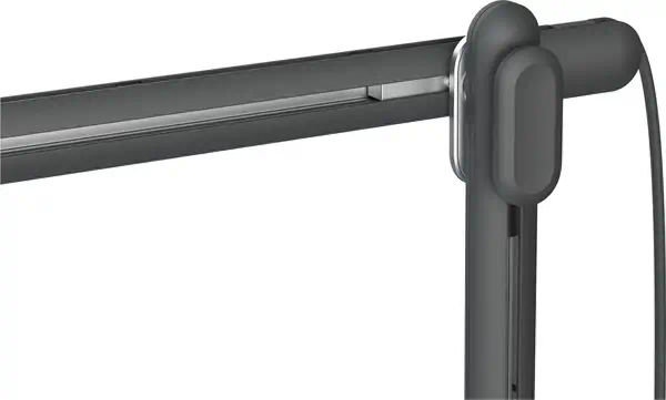 Logitech Reach webcam 1920 x 1080 pixels USB-C Logitech - visuel 1 - hello RSE - POSITIONNEMENT FACILE EN UN SEUL MOUVEMENT