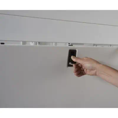 APC AR3157W étagère 48U Rack autonome Blanc APC - visuel 1 - hello RSE - Panneaux latéraux à mi-hauteur et option avec ouverture à brosse pour passe-câbles