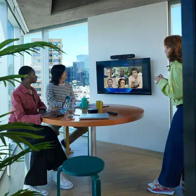 Barre de visioconférence USB Poly Studio R30 et Poly - visuel 1 - hello RSE - Ne manquez plus un mot – plus un visage