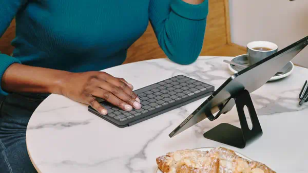 Logitech Keys-To-Go 2 AZERTY Français Bluetooth Graphite - Clavier - visuel 1