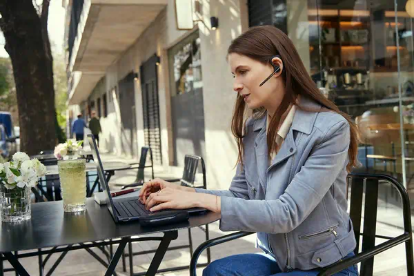 Micro-casque Poly Voyager Legend 50 UC Poly - visuel 1 - hello RSE - Une conscience de votre environnement renforcée partout où vous allez
