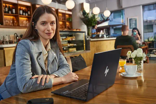 Micro-casque Poly Voyager Legend 50 Poly - visuel 1 - hello RSE - Une conscience de votre environnement renforcée partout où vous allez