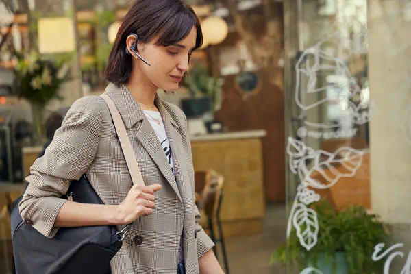Micro-casque Poly Voyager Legend 50-M UC Poly - visuel 1 - hello RSE - Votre voix est au premier plan