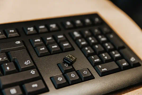 CHERRY KW 3000 clavier Universel RF sans fil QWERTY Portuguais Noir - Clavier - visuel 6