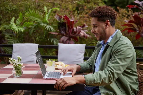 HP EliteBook X Flip G1i Intel Core Ultra HP - visuel 1 - hello RSE - HP recommande Windows 11 Professionnel pour les entreprises