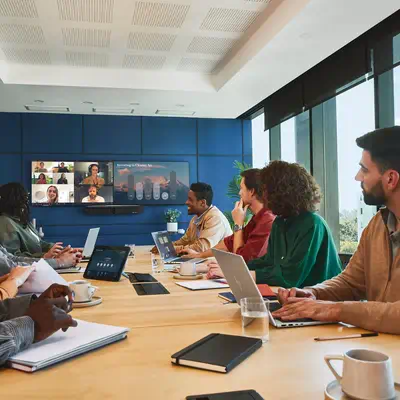 Barre vidéo tout-en-un Poly Studio X72 avec TC10 Poly - visuel 1 - hello RSE - Une grande salle ? Nous avons la solution
