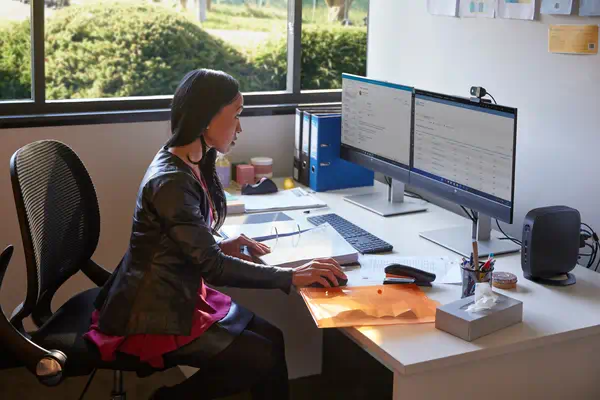 HP Pro t550 2 GHz Windows 10 IoT Enterprise 1,3 kg Noir J6412 - Client léger - visuel 8
