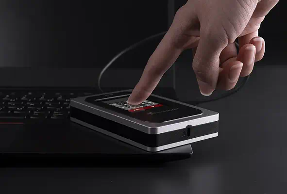 DataLocker DL4 FE 7,6 To USB Type-C 3.2 Gen 1 (3.1 Gen 1) Aluminium, Noir - Disque dur SSD - visuel 8