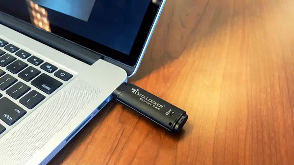 DataLocker Sentry One Managed lecteur USB flash 32 Go USB Type-A 3.2 Gen 1 (3.1 Gen 1) Noir - Clé USB - visuel 3