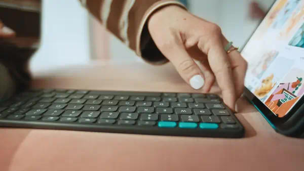 Logitech Flip Folio QWERTZ Suisse Bluetooth Graphite - Accessoires Tablette - visuel 6