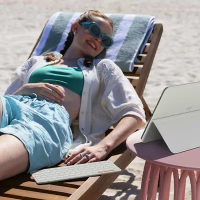 Logitech Flip Folio AZERTY Français Bluetooth Gris clair - Accessoires Tablette - visuel 6